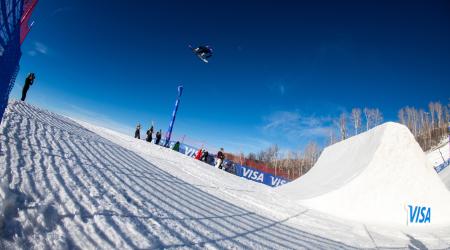 Hailey Langland jumps in Big Air.
